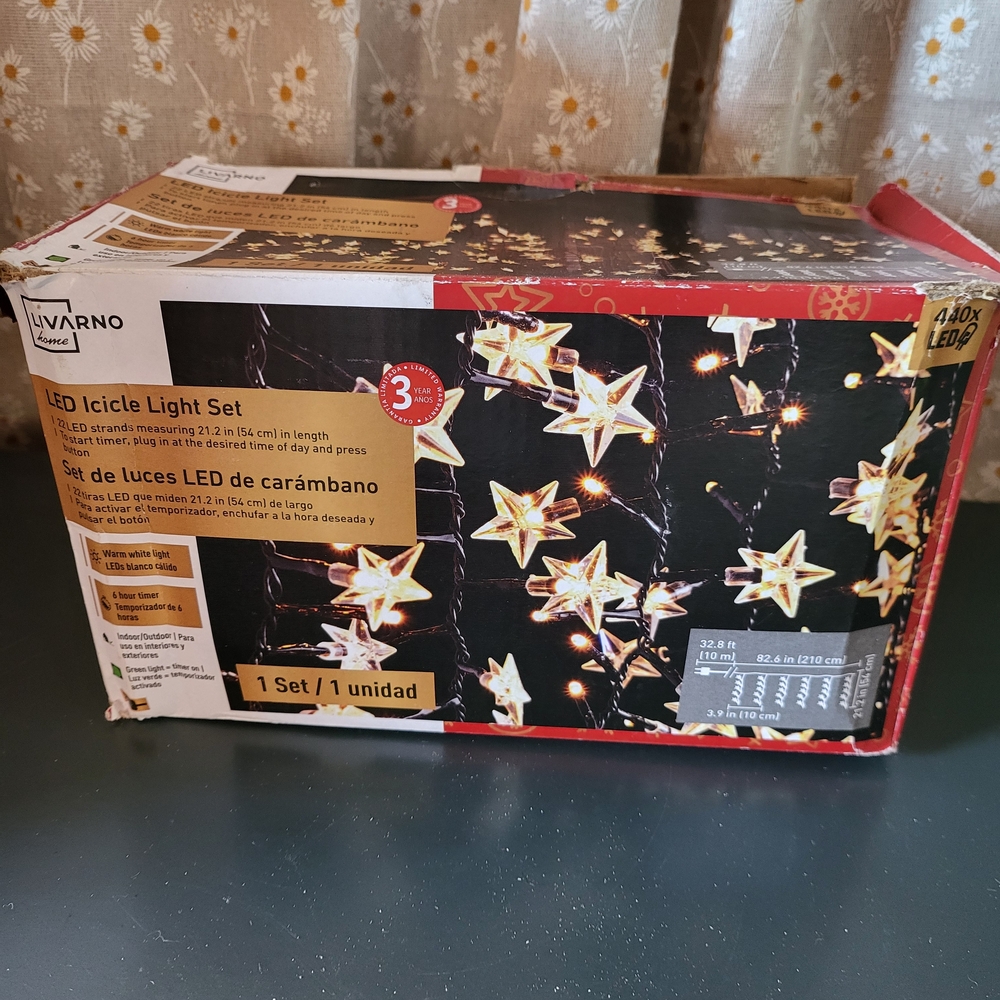 New In Box LIVARNO Home 440 LED Icicle Star Lights ⭐ Warm White